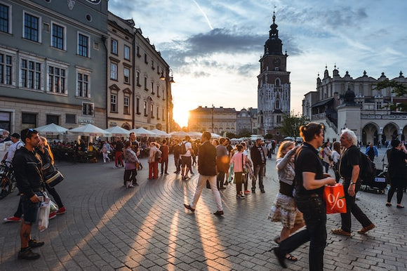 Risk - AP News: Tourists and residents warned to stay inside as deadly heat hits Europe during peak travel season